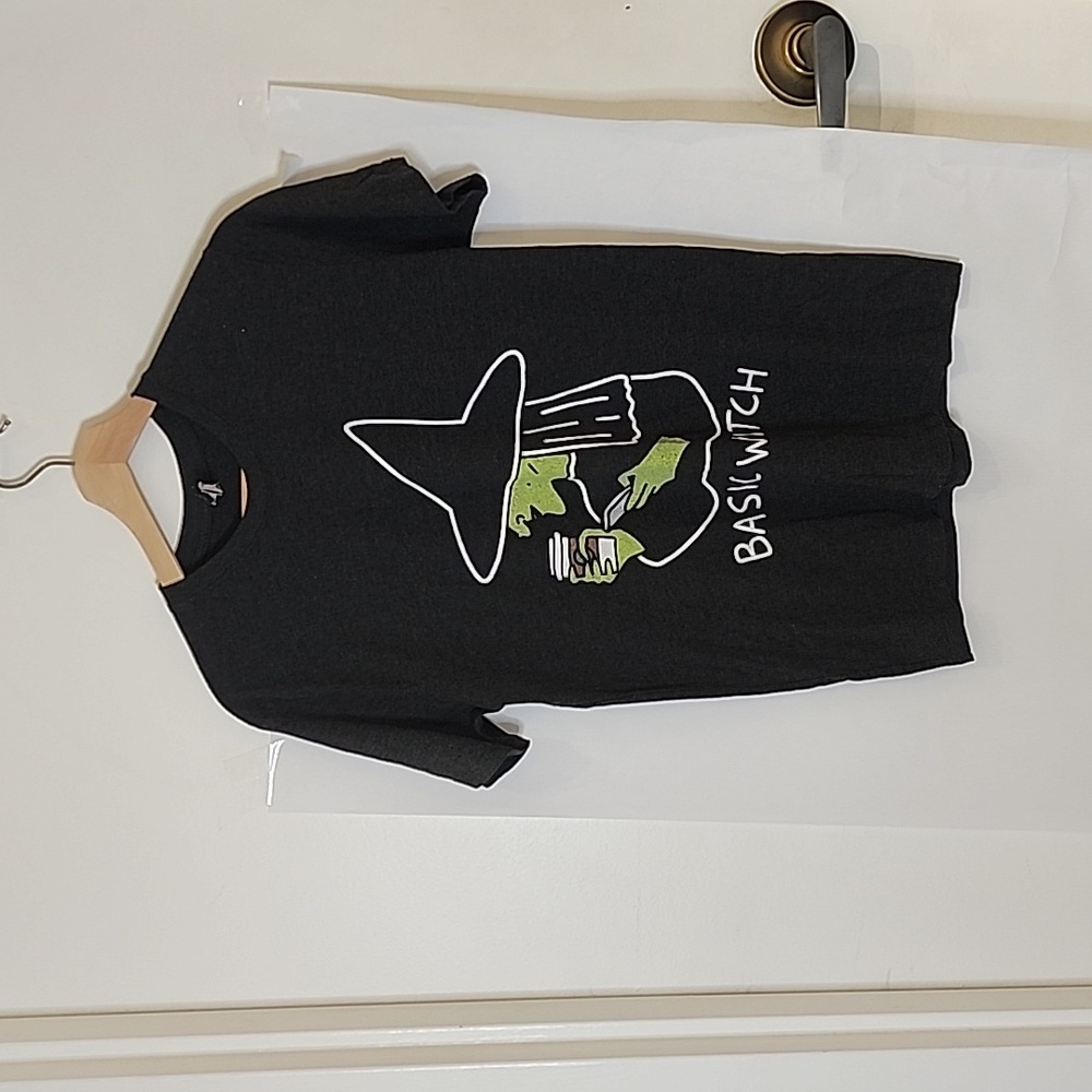 Basic Witch Dark‎ Grey Tshirt sM